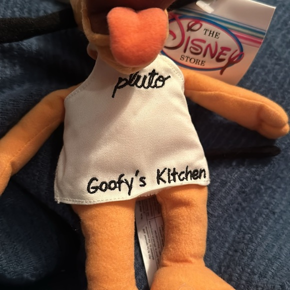 Chef Goofy’s Pluto plushie - Picture 3 of 4